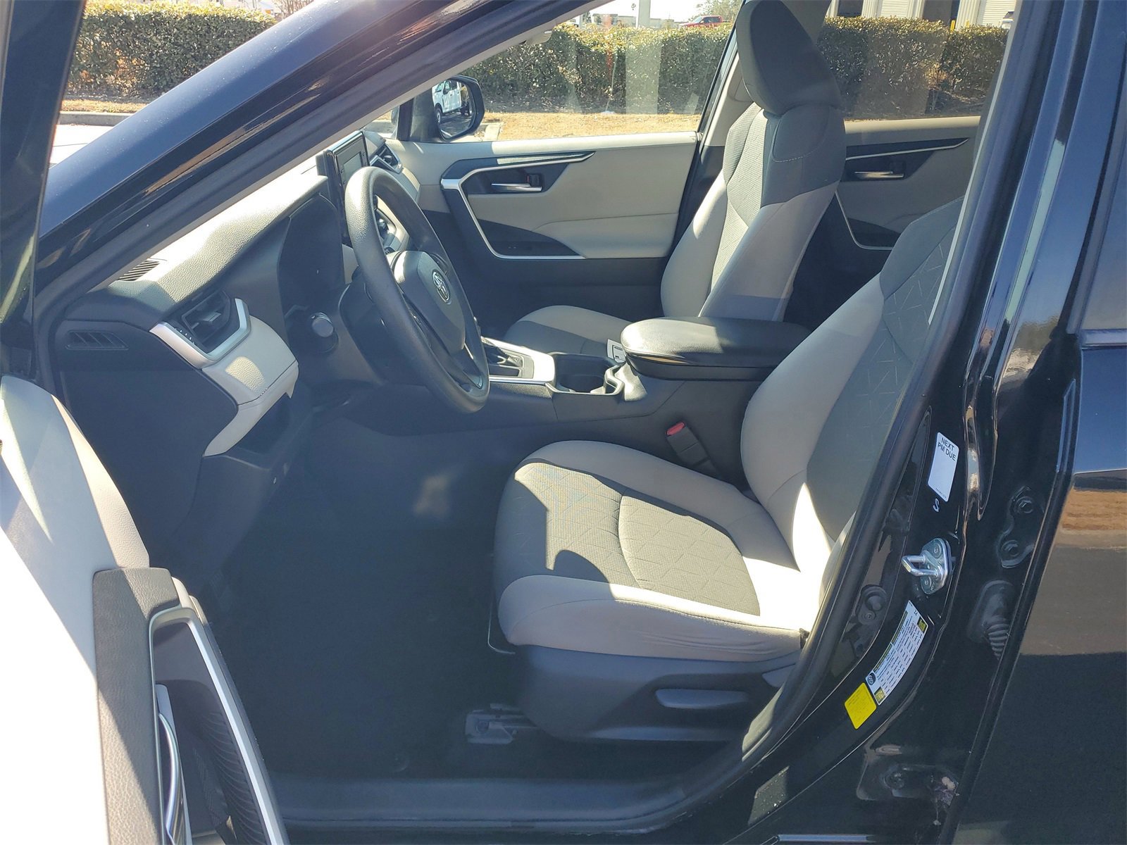 Used 2019 Toyota RAV4 XLE image 16