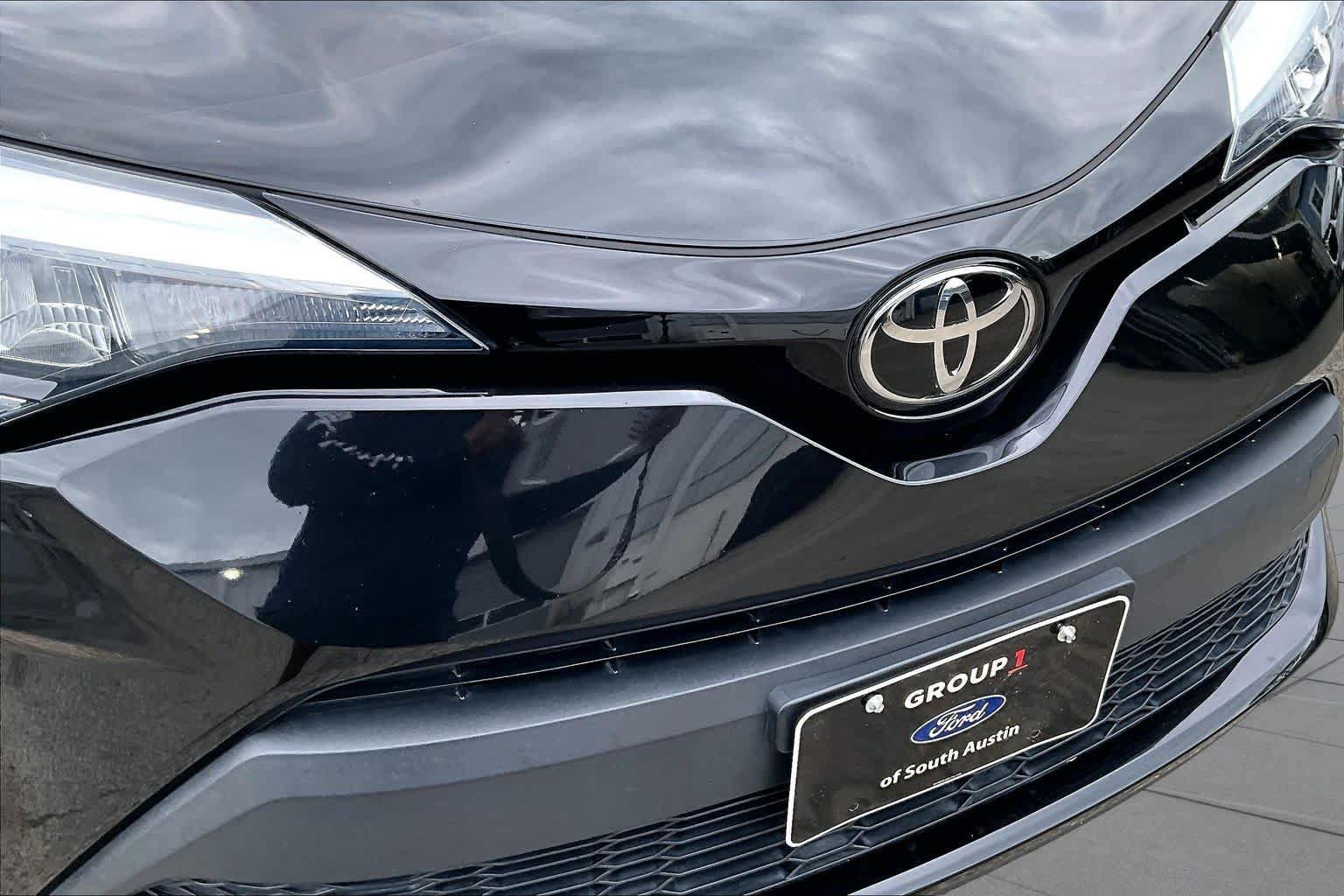 Used 2022 Toyota C-HR XLE FWD image 30