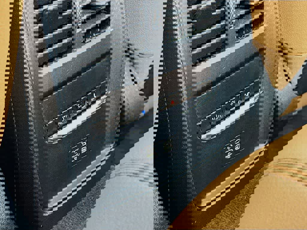 Used 2023 BMW 430i Convertible image 16