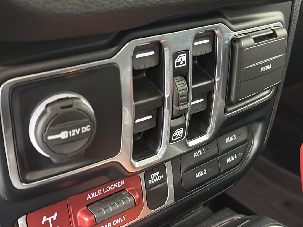 Used 2024 Jeep Wrangler Unlimited image 22