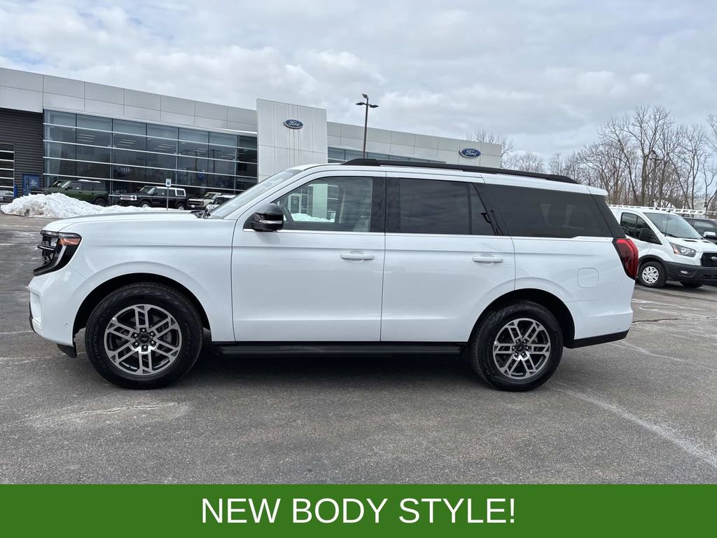 Certified 2025 Ford Expedition Active image 4