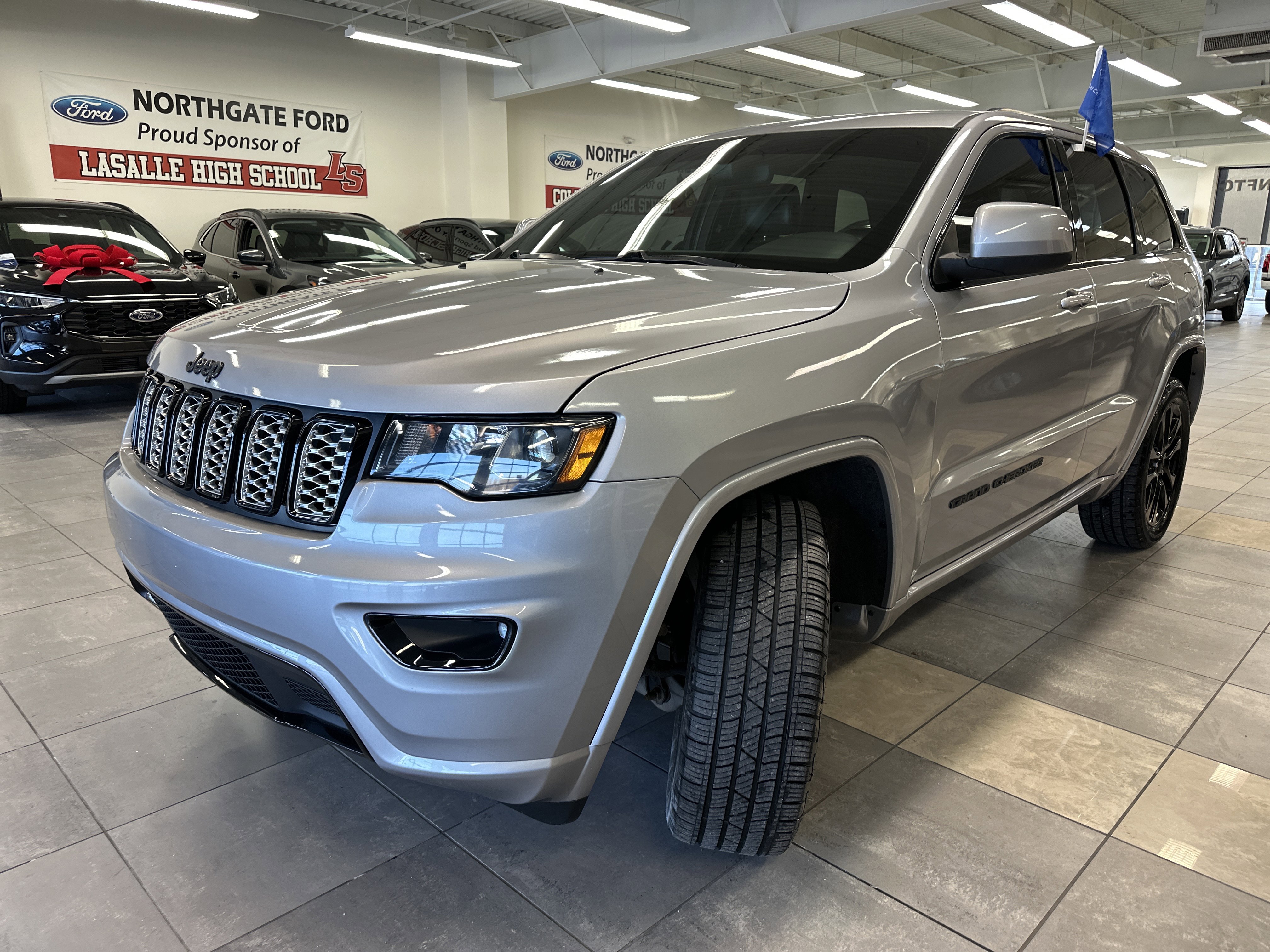 Used 2018 Jeep Grand Cherokee Altitude image 15
