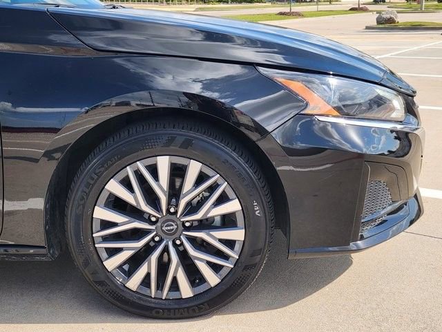 Used 2025 Nissan Altima 2.5 SV FWD image 8