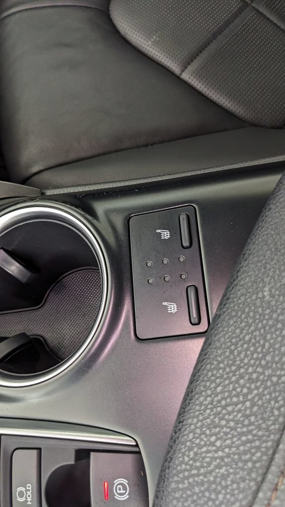 Used 2018 Toyota Camry XLE FWD image 32