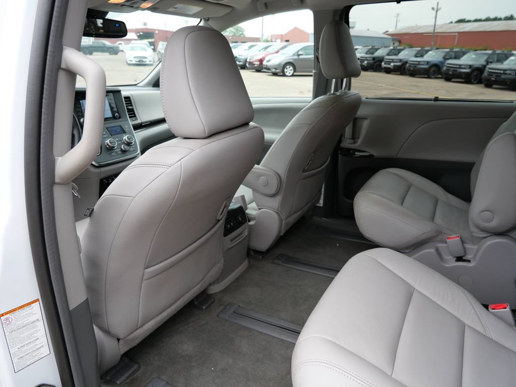 Used 2018 Toyota Sienna XLE w/ XLE Navigation Package AWD/4WD image 16