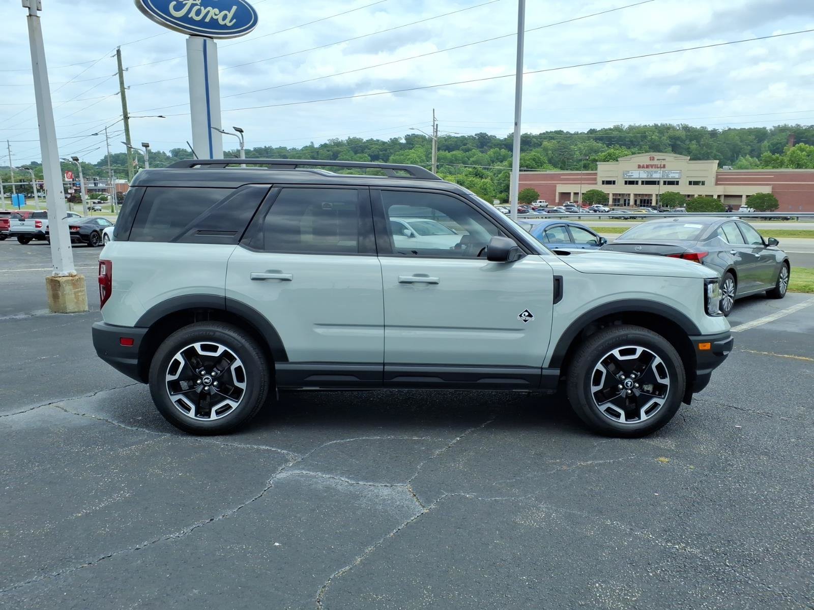 Certified 2024 Ford Bronco Sport Outer Banks w/ Tech Package AWD/4WD image 9