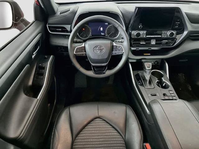 Used 2023 Toyota Highlander XSE FWD image 10