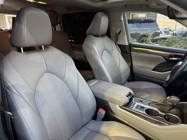 Used 2022 Toyota Highlander Limited image 11
