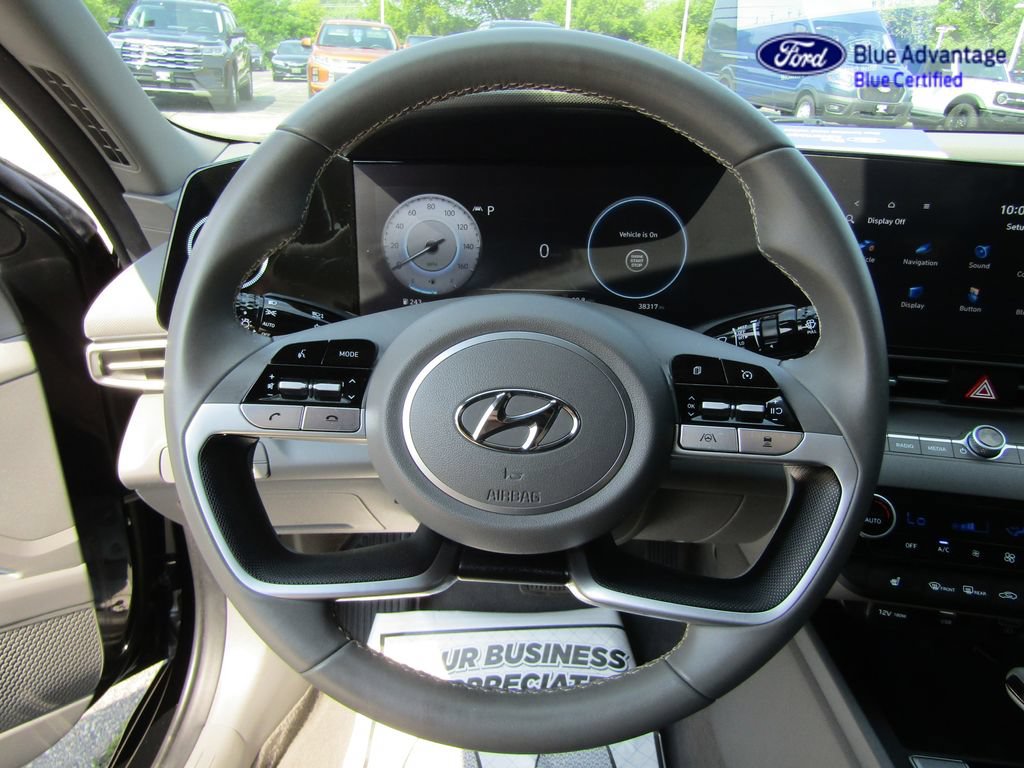 Used 2023 Hyundai Elantra SEL w/ Convenience Package FWD image 17