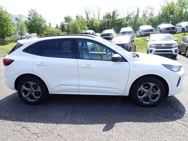 Certified 2024 Ford Escape ST-Line w/ Tech Pack #1 AWD/4WD image 9