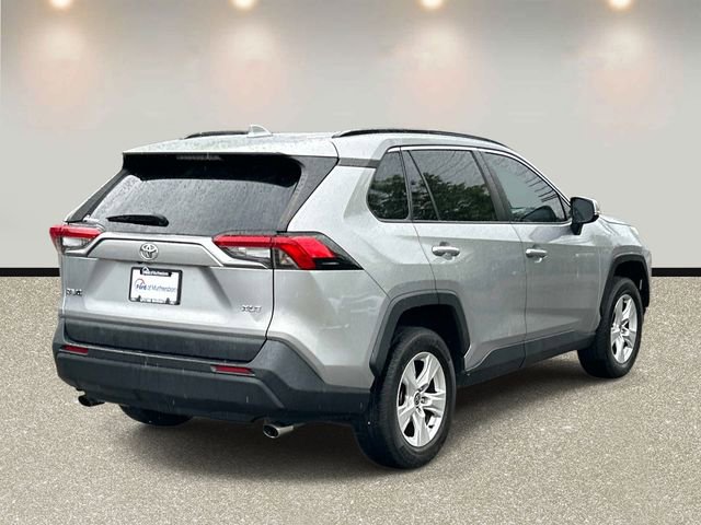 Used 2021 Toyota RAV4 XLE FWD image 5