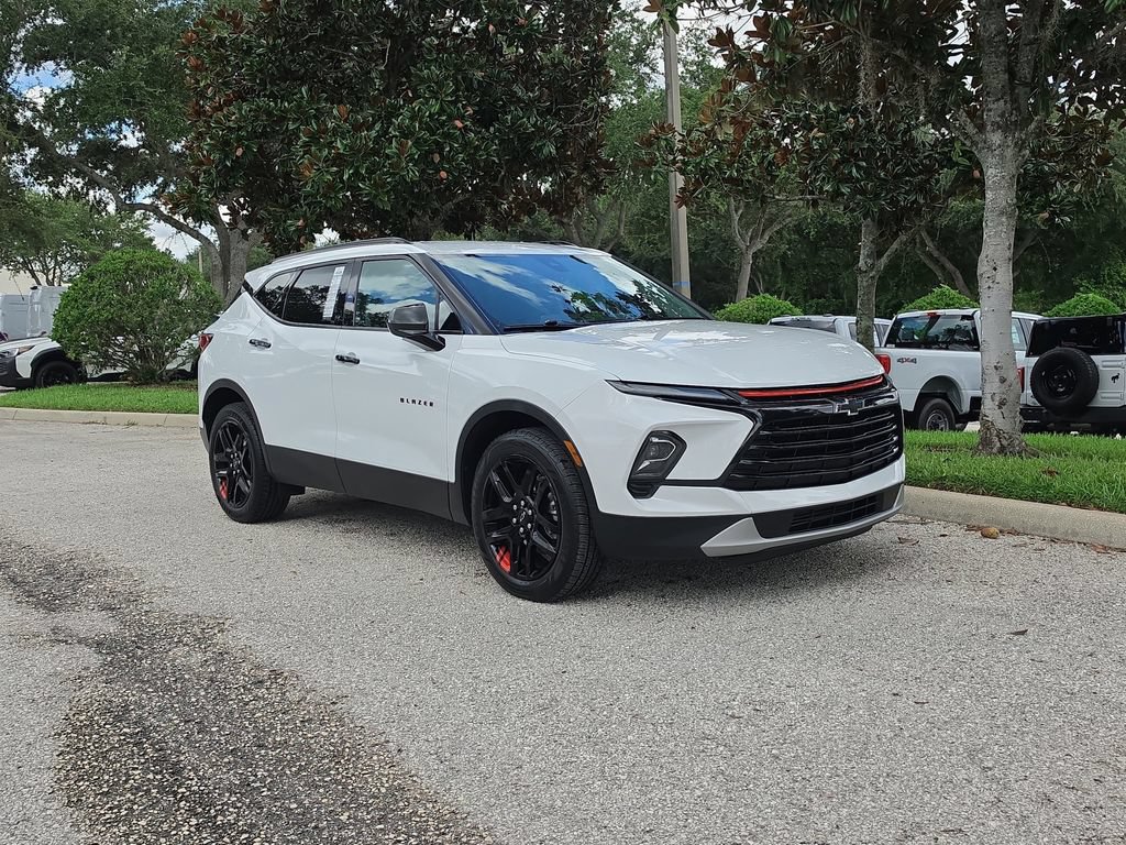 Used 2023 Chevrolet Blazer LT w/ Convenience Package AWD/4WD image 2