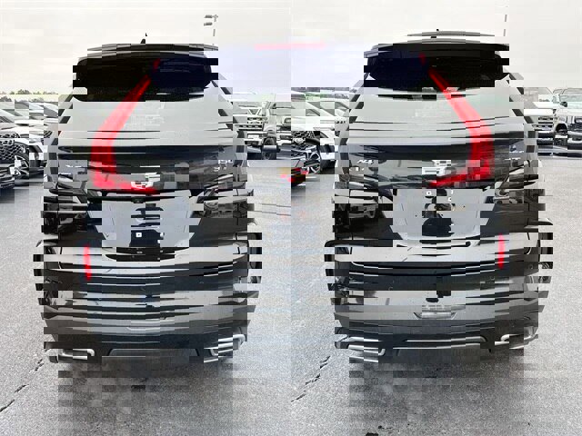 Used 2025 Cadillac XT4 Premium Luxury image 6