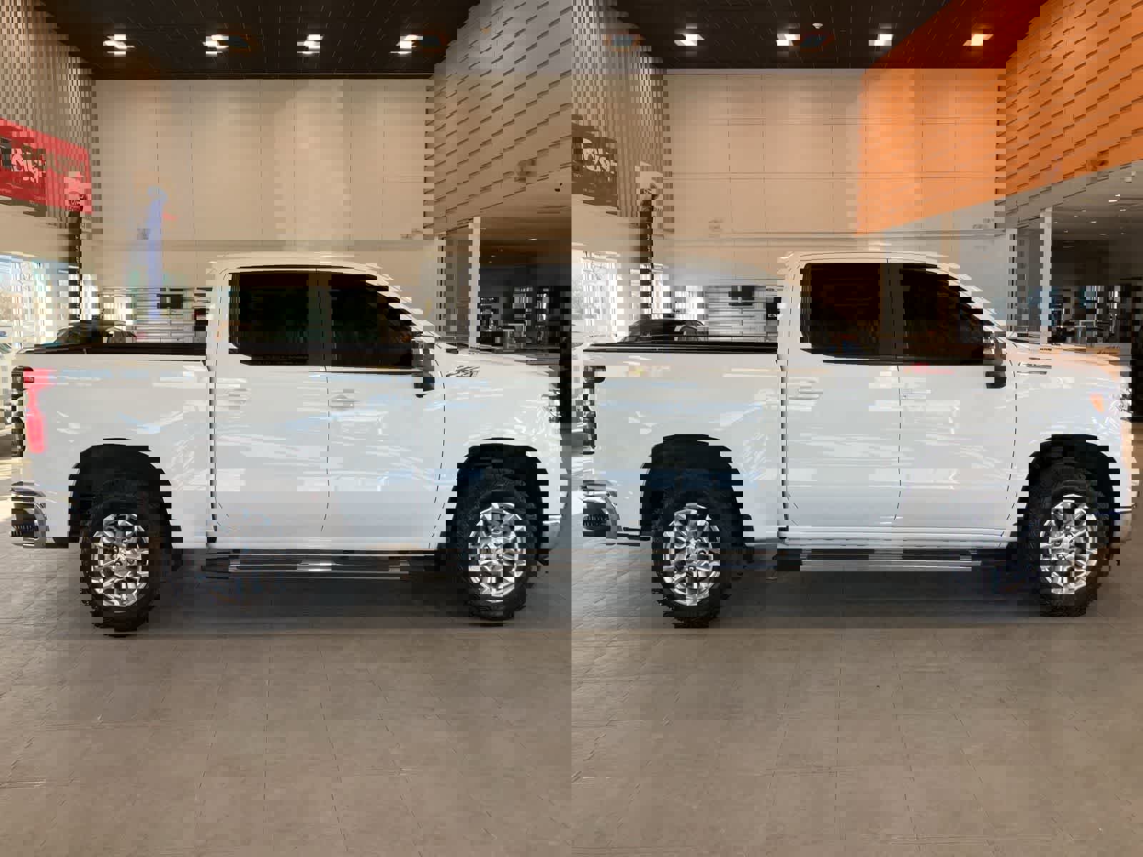 Used 2023 Chevrolet Silverado 1500 LT w/ Z71 Off-Road Package image 6