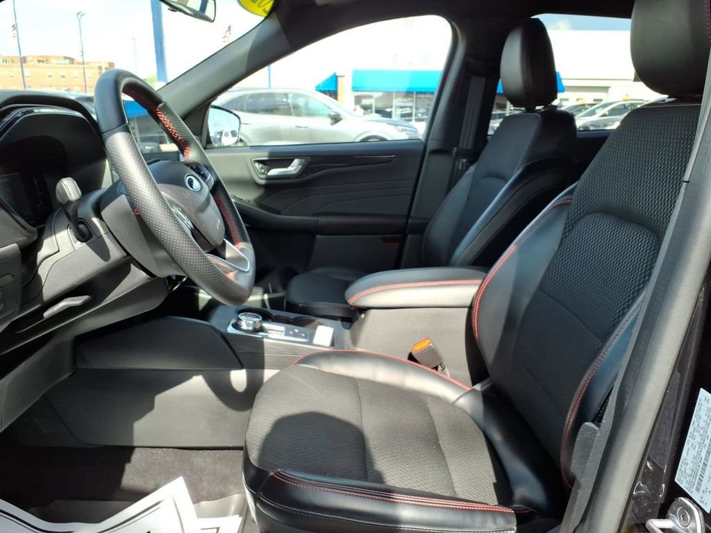 Certified 2024 Ford Escape ST-Line w/ Tech Pack #1 AWD/4WD image 14