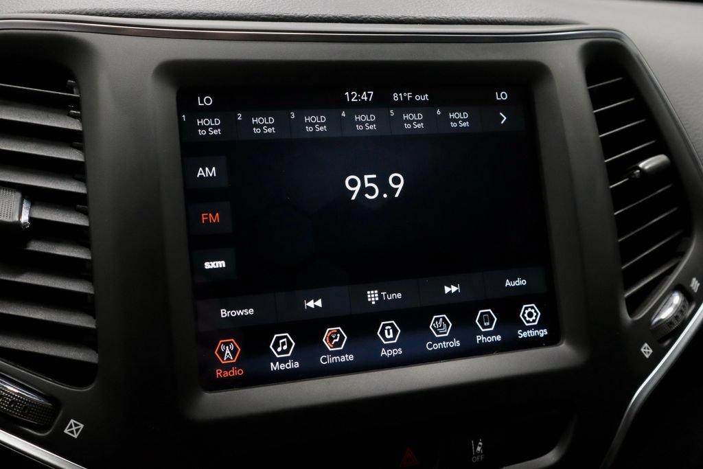 Used 2022 Jeep Cherokee Latitude Lux FWD image 3