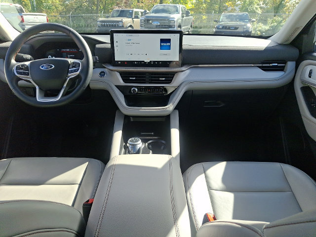 Certified 2025 Ford Explorer Active w/ Active Comfort Package AWD/4WD image 18