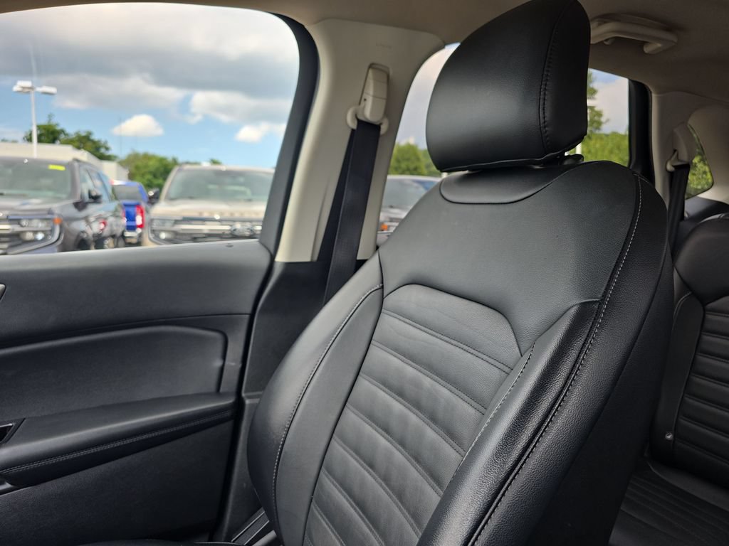 Certified 2018 Ford Edge SEL w/ Equipment Group 201A AWD/4WD image 41