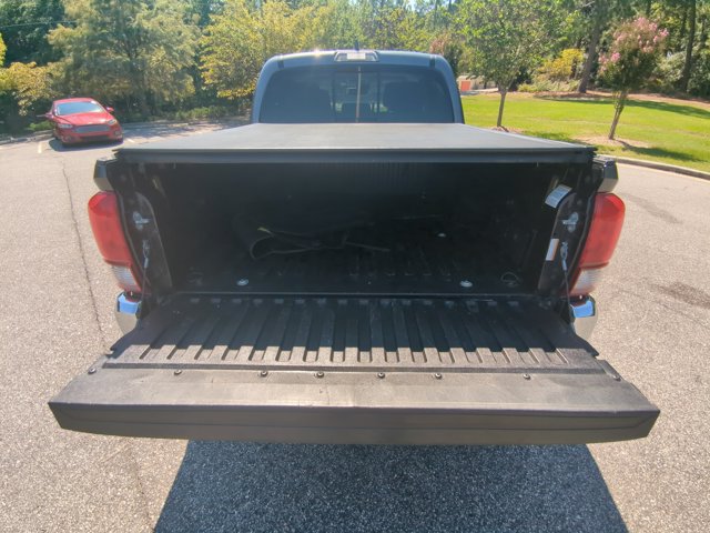 Used 2022 Toyota Tacoma SR5 AWD/4WD image 23
