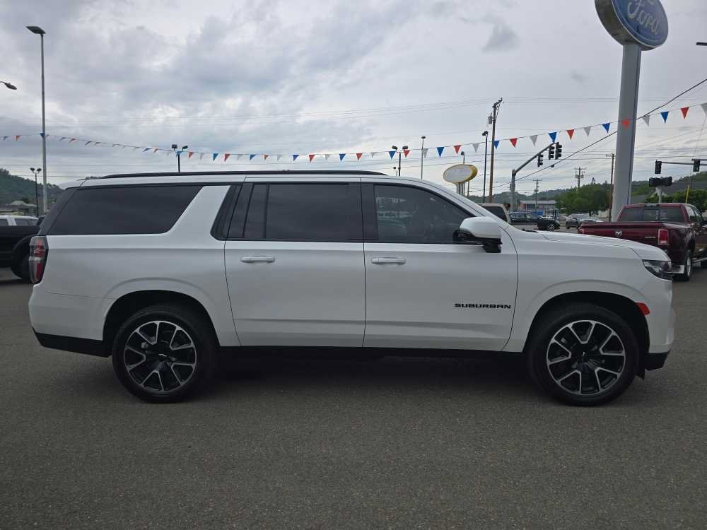 Used 2022 Chevrolet Suburban RST w/ Luxury Package AWD/4WD image 6