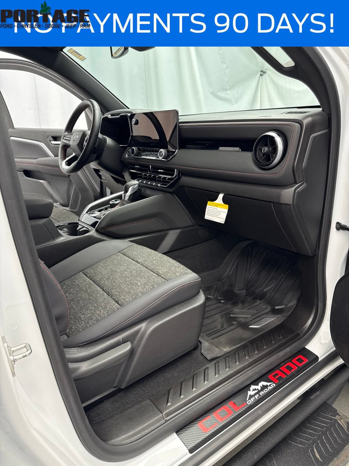 Used 2024 Chevrolet Colorado Z71 w/ Z71 Convenience Package 2 AWD/4WD image 28