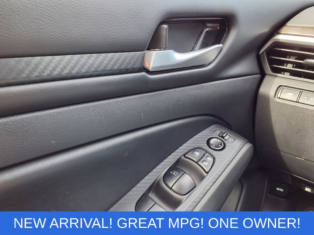 Used 2025 Nissan Altima 2.5 SV FWD image 17