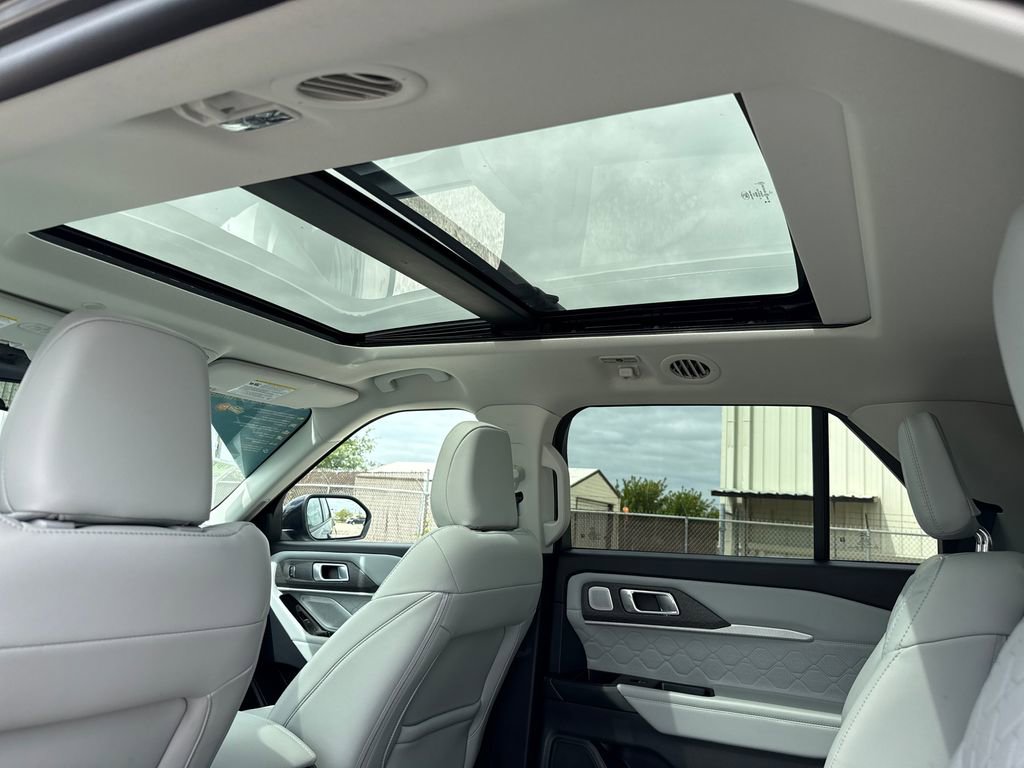 Certified 2025 Ford Explorer Platinum w/ Ultimate Package image 9