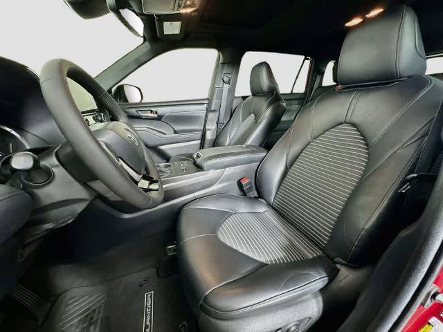 Used 2023 Toyota Highlander XSE FWD image 12