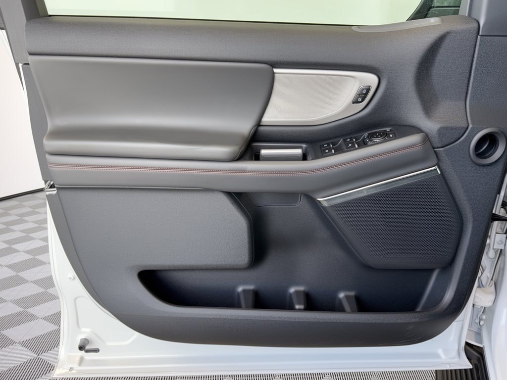 Certified 2025 Ford Expedition Active AWD/4WD image 14
