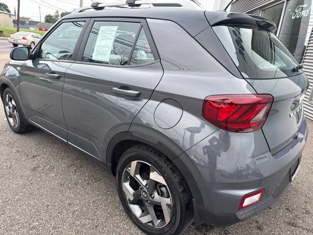 Used 2024 Hyundai Venue Limited FWD image 8