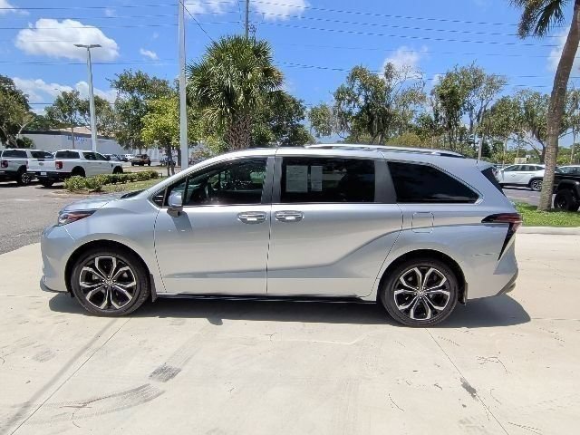 Used 2025 Toyota Sienna Platinum FWD image 11