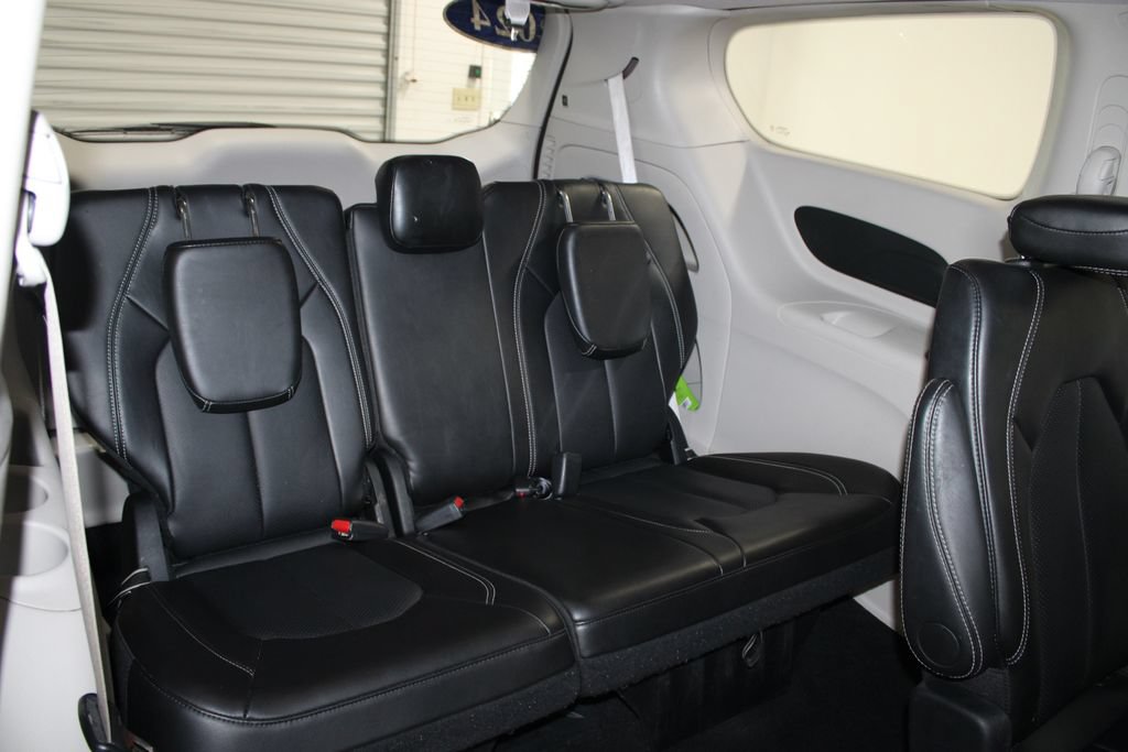 Used 2024 Chrysler Pacifica Touring-L FWD image 33