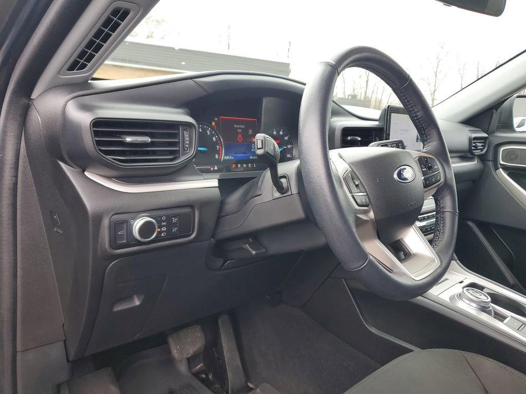 Certified 2023 Ford Explorer XLT w/ Class IV Trailer Tow Package image 18