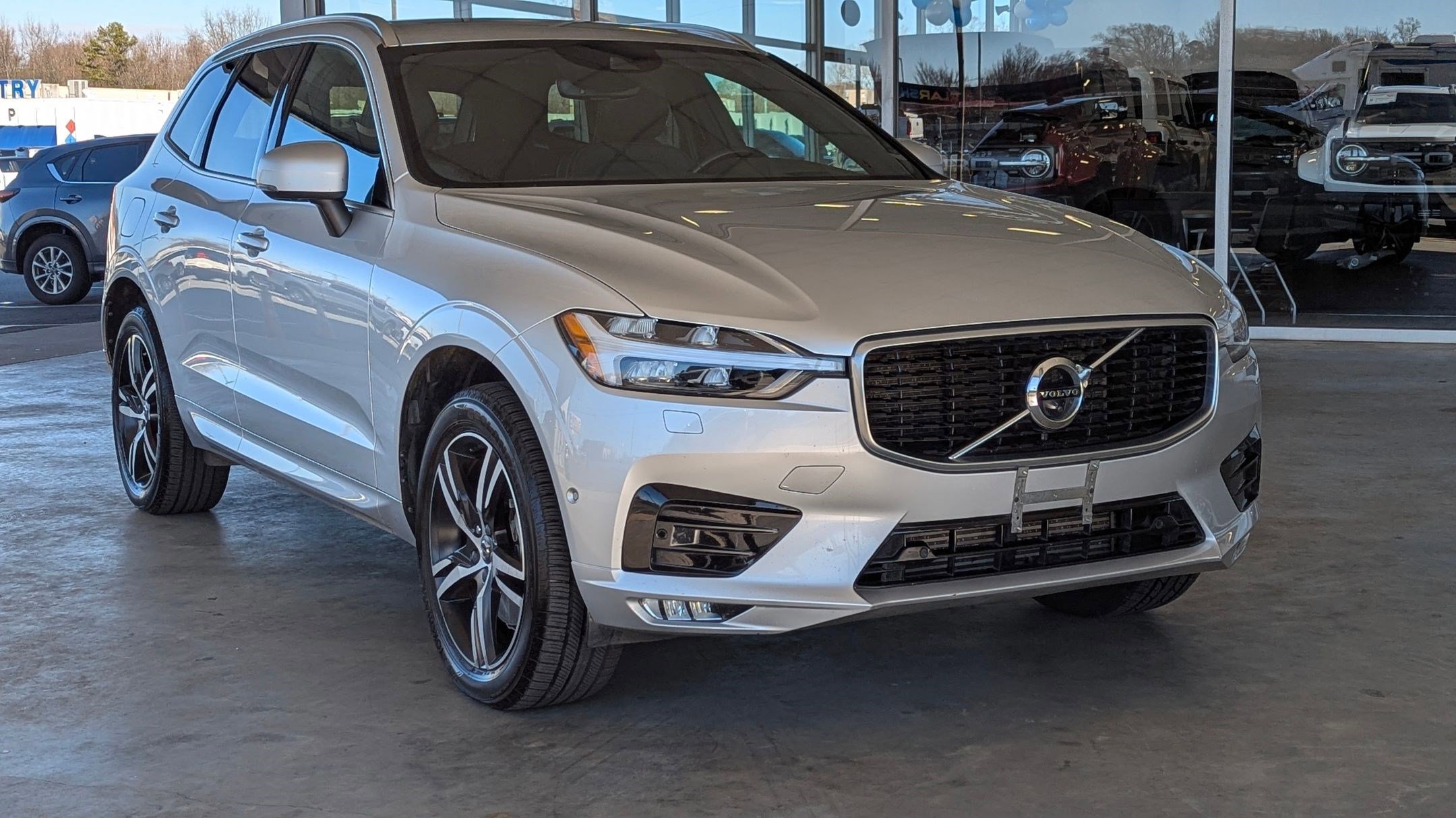 Used 2018 Volvo XC60 T6 R-Design w/ Convenience Package image 7