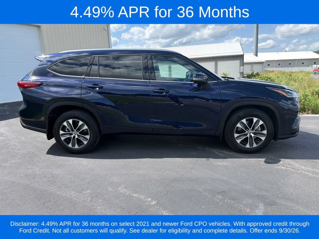 Used 2021 Toyota Highlander XLE AWD/4WD image 3