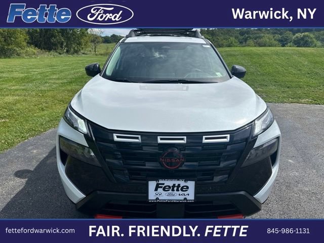 Used 2025 Nissan Rogue SV AWD/4WD image 3