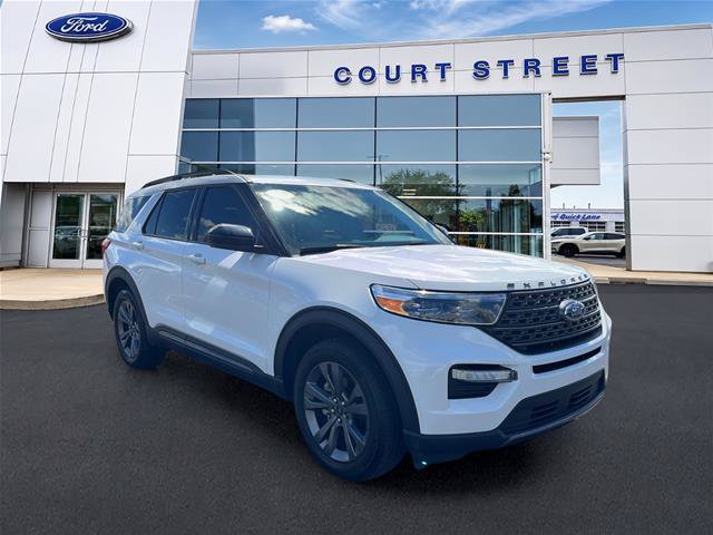 Certified 2023 Ford Explorer XLT w/ Equipment Group 202A AWD/4WD image 3