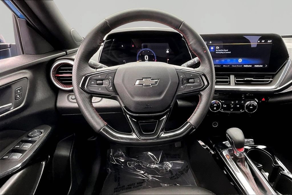 Used 2025 Chevrolet Trax RS w/ Driver Confidence Package FWD image 5