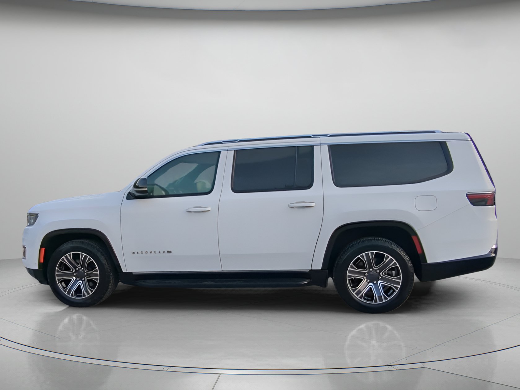 Used 2024 Jeep Wagoneer L Series II w/ Flexible Seating Group RWD image 14