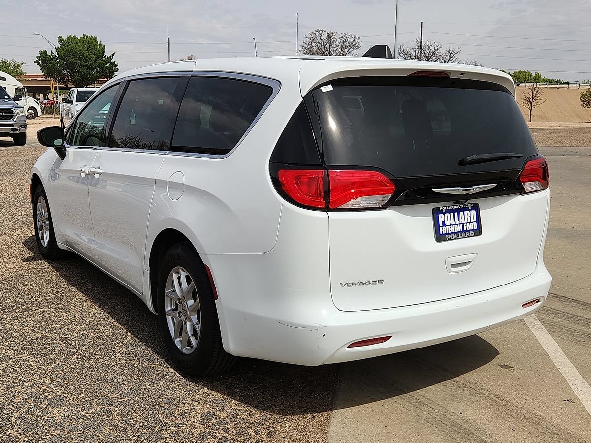 Used 2024 Chrysler Voyager LX FWD image 2