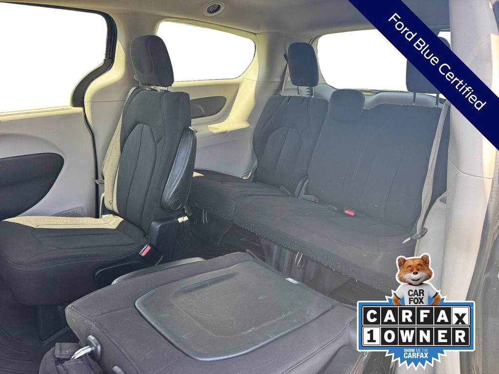 Used 2020 Chrysler Pacifica Touring FWD image 18