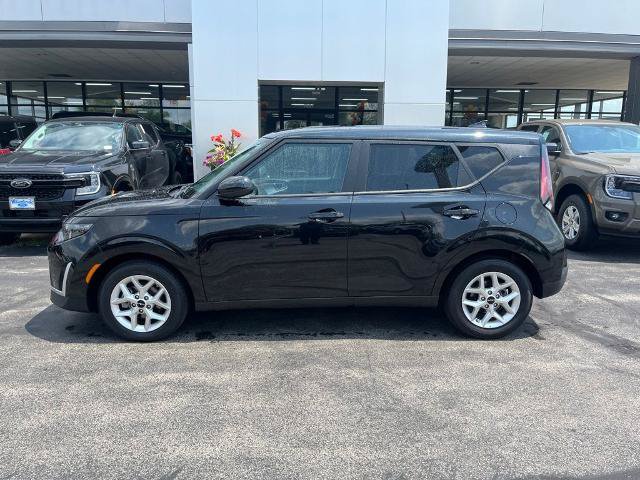 Used 2025 Kia Soul LX w/ LX Technology Package FWD image 3