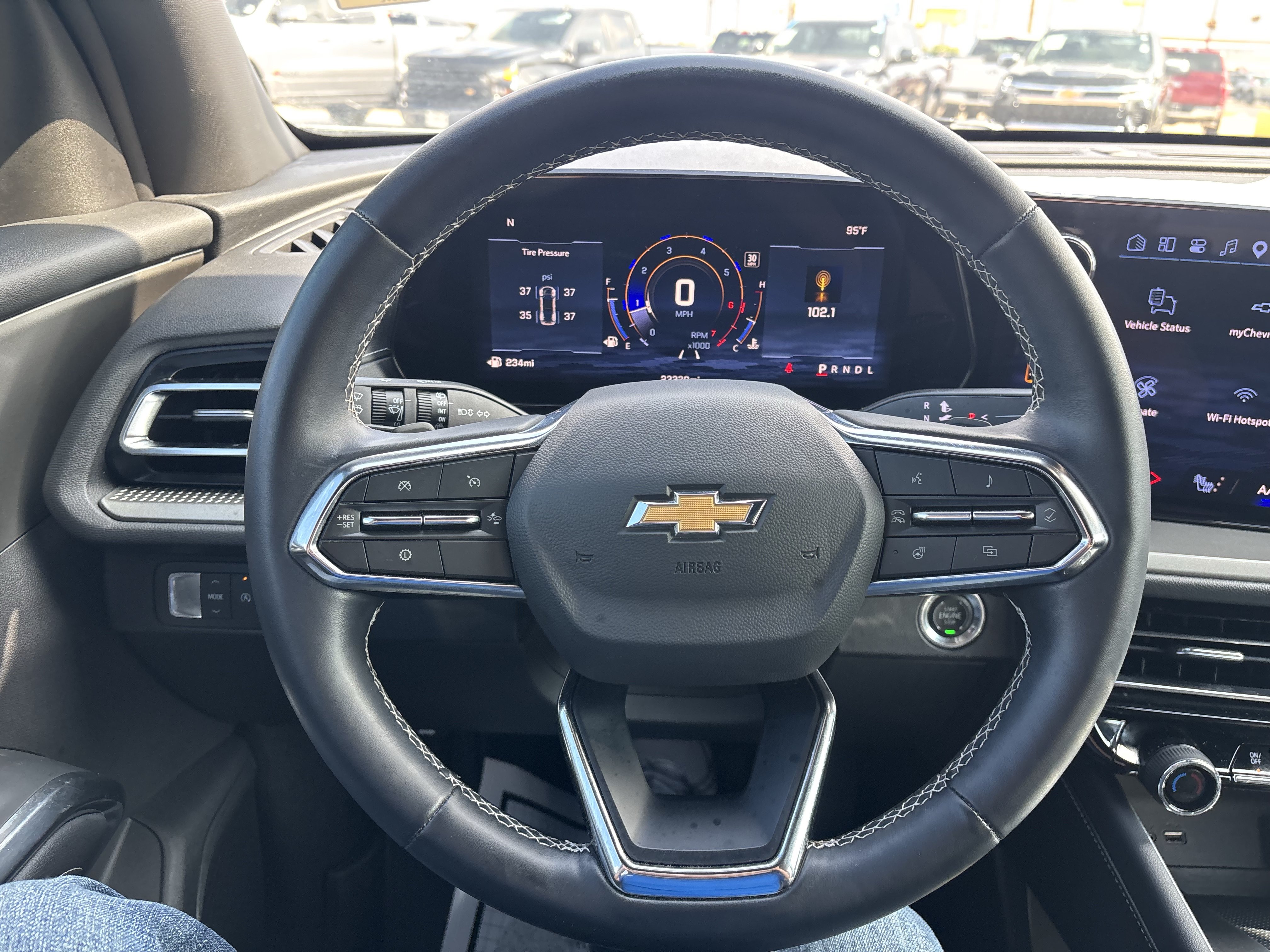 Used 2025 Chevrolet Traverse LT w/ Driver Confidence Package FWD image 30