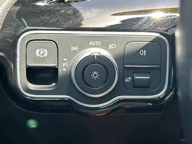 Used 2025 Mercedes-Benz CLA 250 image 32