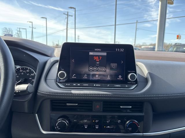 Used 2023 Nissan Rogue S image 31