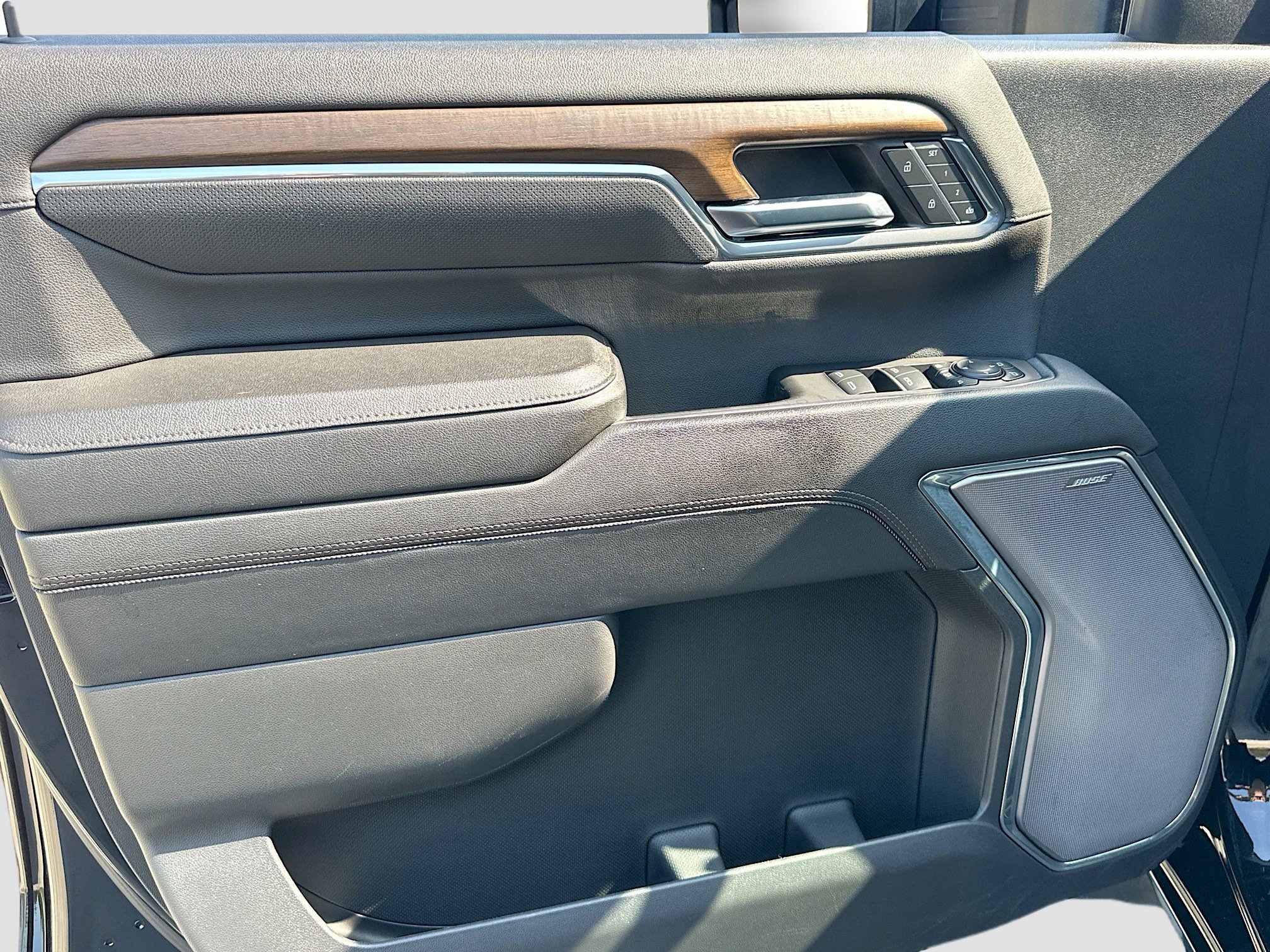 Used 2024 Chevrolet Silverado 2500 High Country w/ High Country Premium Package image 18