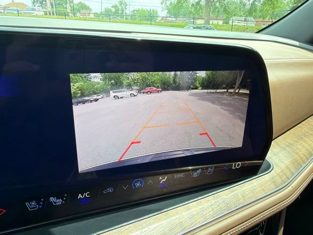 Used 2025 Chevrolet Suburban High Country AWD/4WD image 46