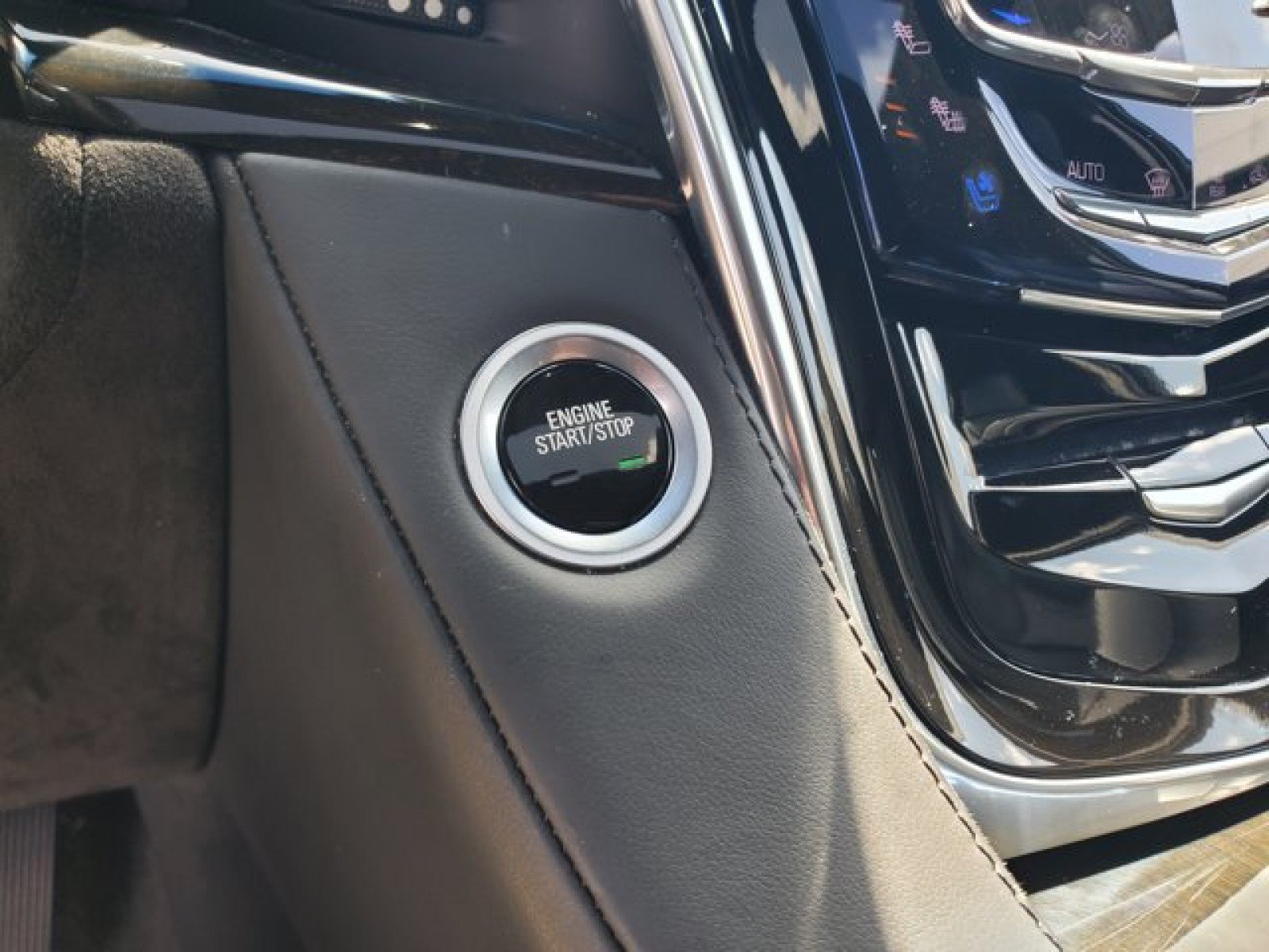 Used 2018 Cadillac Escalade Platinum RWD image 22