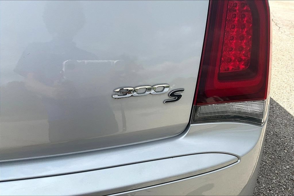 Used 2020 Chrysler 300 S AWD/4WD image 21