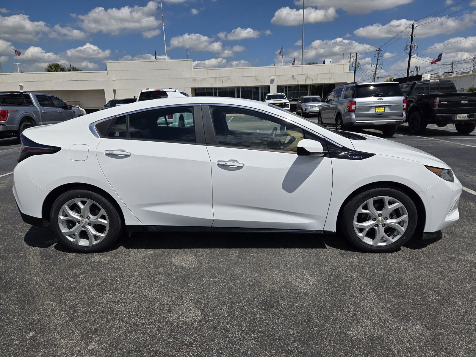 Used 2018 Chevrolet Volt Premier w/ Driver Confidence Package video 2